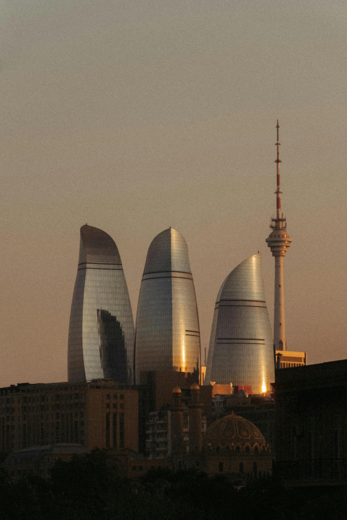 Пламенные башни (Flame Towers) в Баку — символ современного делового центра Азербайджана