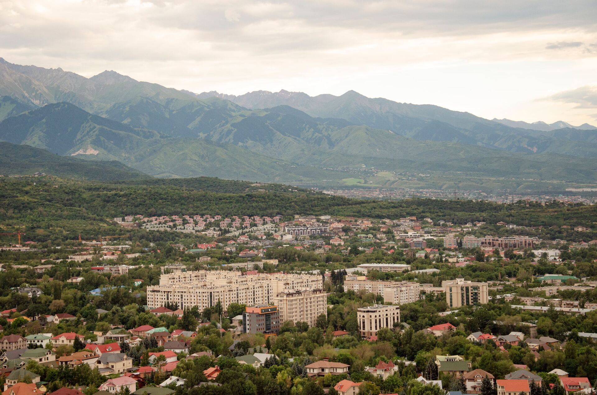 Алматы и горы Заилийского Алатау