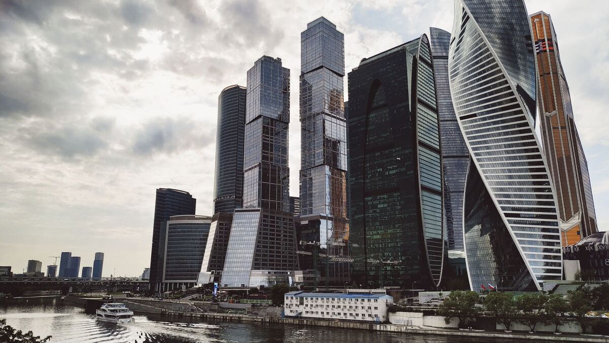 Небоскрёбы Москва-Сити с набережной